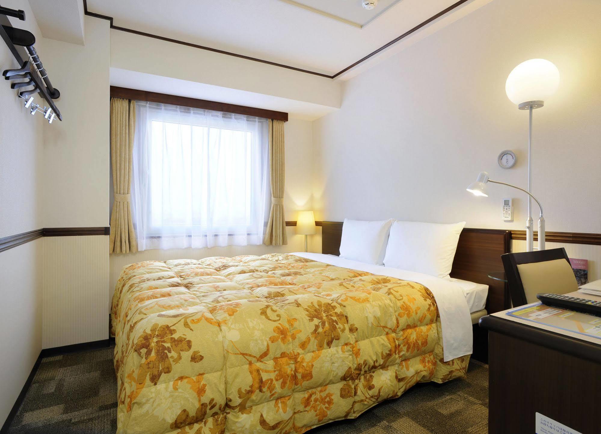 Toyoko Inn Sendai Nishi-Guchi Hirose-Dori Exteriör bild